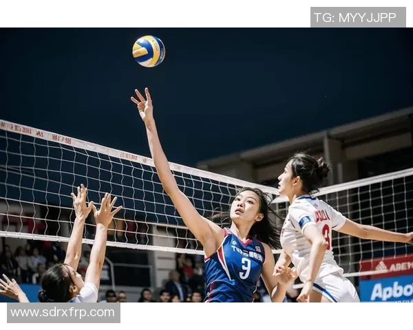 女排世界杯中国队奋勇争先力克对手展现巅峰实力的精彩瞬间