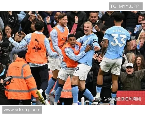 曼城与央视网的精彩对决引发球迷热议与媒体关注 曼城与央视网的精彩对决引发球迷热议与媒体关注