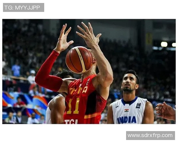 张庆鹏的篮球传奇之路:从青涩少年到职业球员的奋斗历程与成就分享 张庆鹏的篮球传奇之路:从青涩少年到职业球员的奋斗历程与成就分享