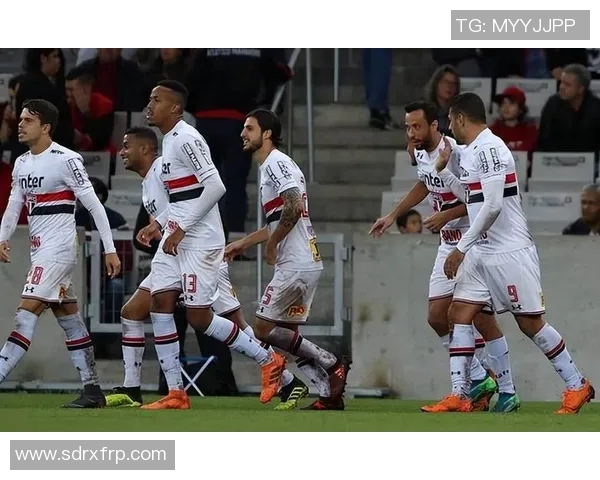 弗拉门戈主场迎战圣保罗精彩对决即将上演球迷热情高涨 弗拉门戈主场迎战圣保罗精彩对决即将上演球迷热情高涨