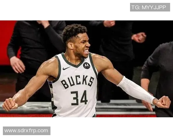 快船与开拓者激战正酣比分胶着引发球迷热议