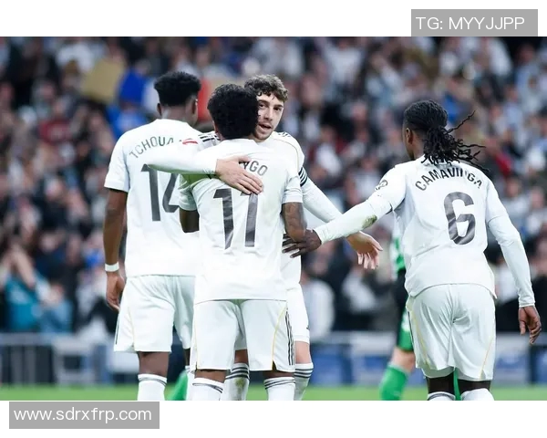 格拉纳达与贝蒂斯激战正酣谁能在西甲赛场上笑到最后