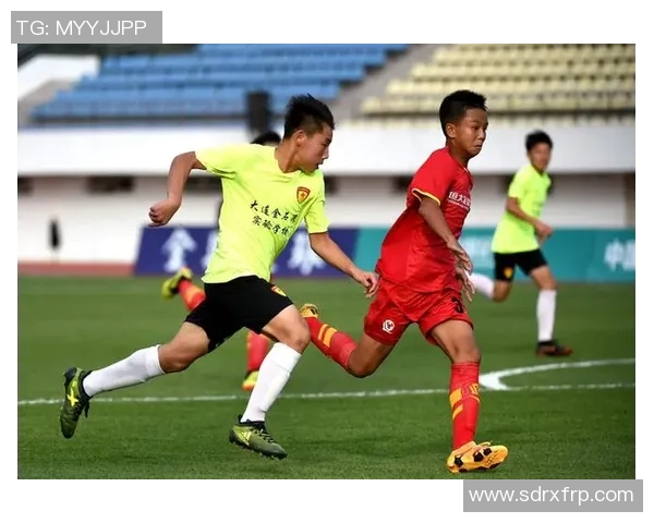 广州足球队团队协作引发热议球迷对战术配合和球员默契产生分歧